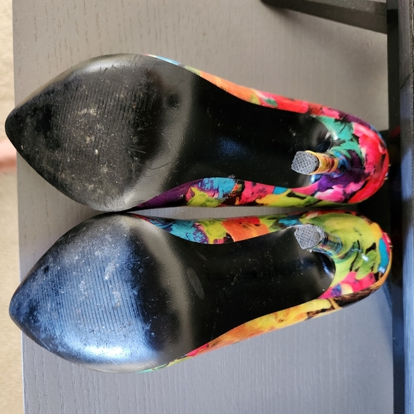 Steve Madden Flower Heels - Picture 4 of 6